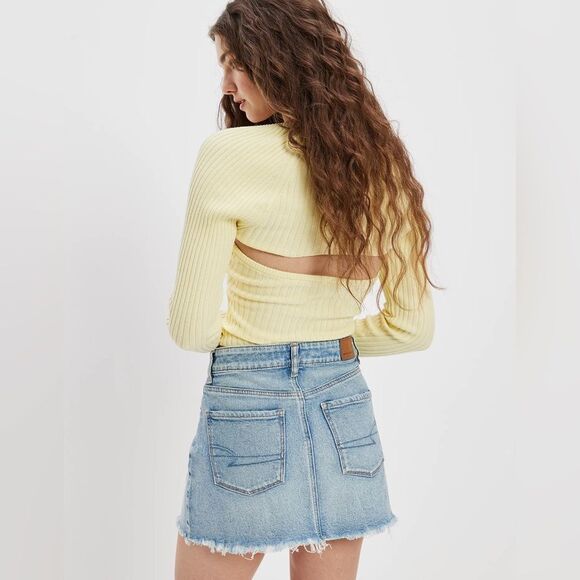 AE '90s High-Waisted Mini Skirt Light Wash Size 16 - Picture 3 of 9